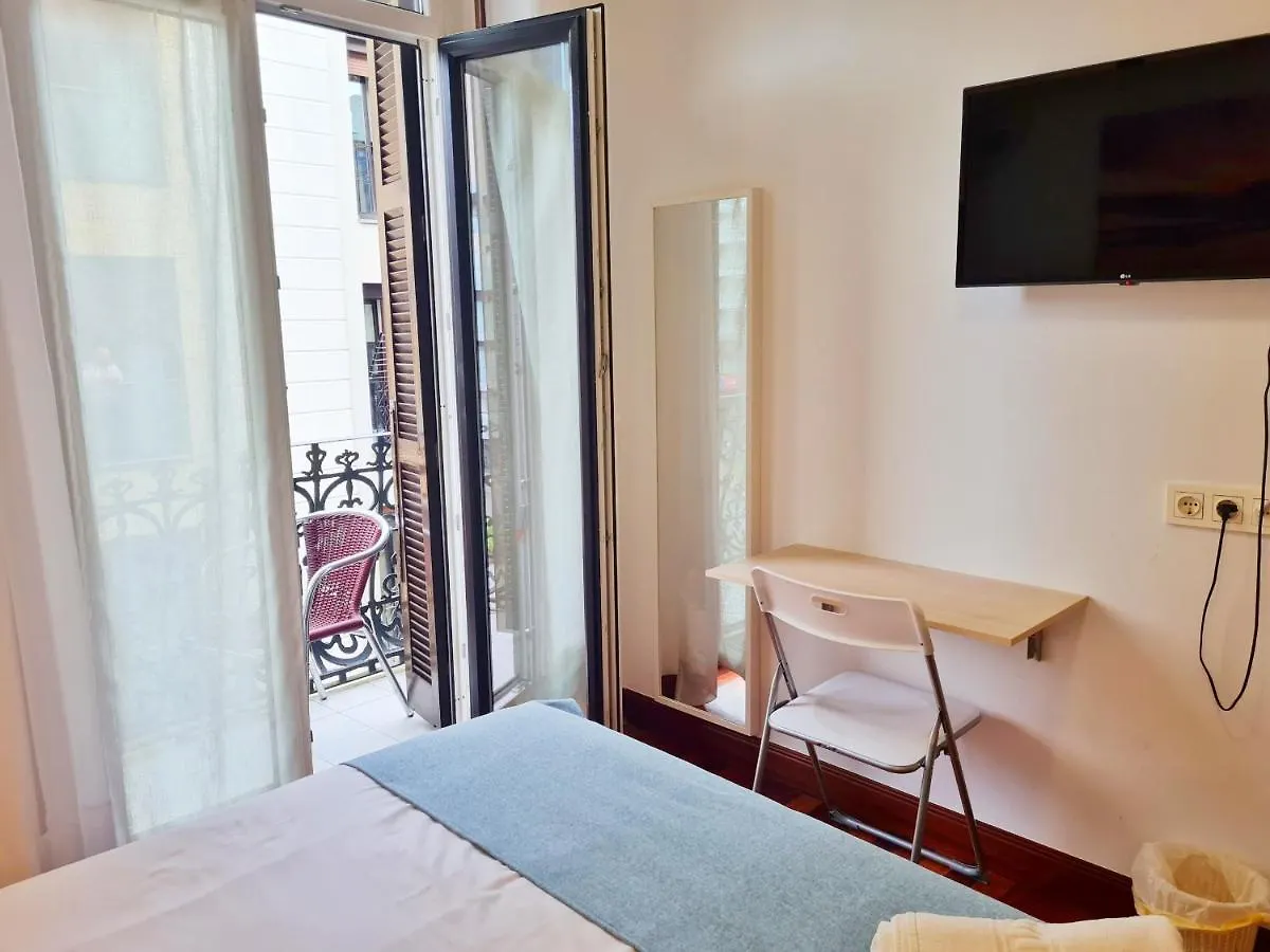 Pension Yoldi San Sebastian 2*,  Spain